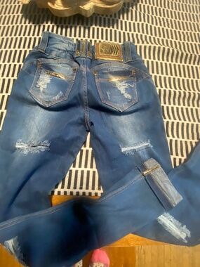 Skinny jeans, blue with rips and bling